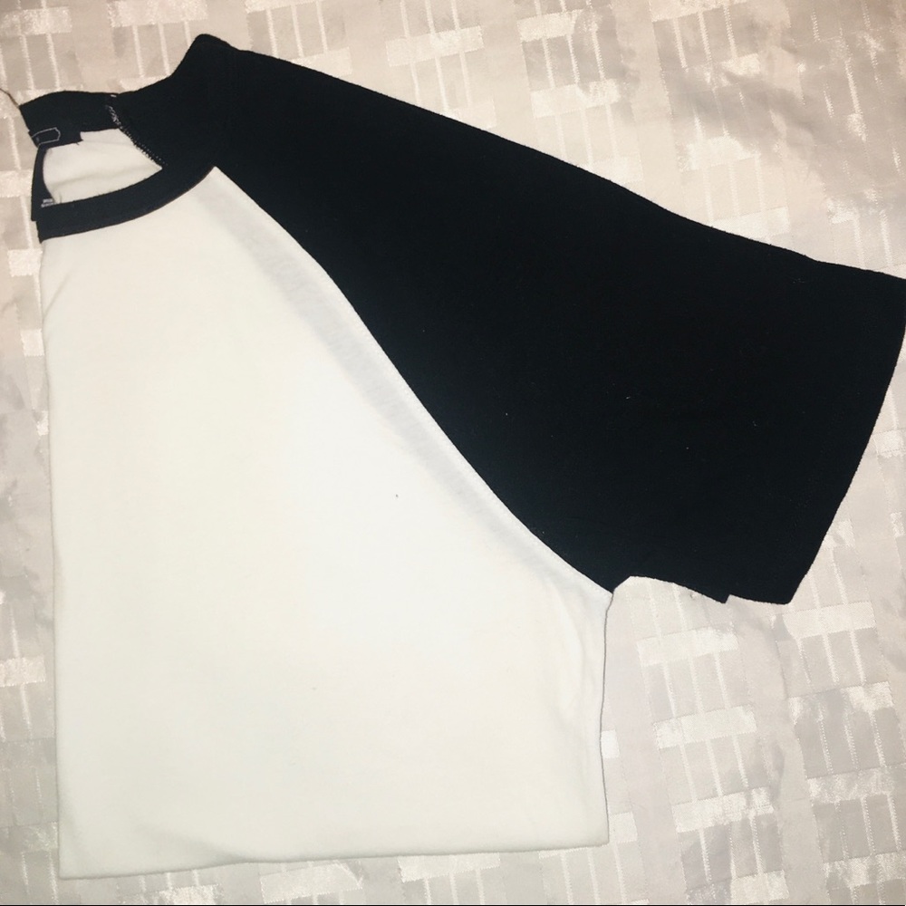 S/S Blk/Wht Crewneck Baseball Shirt w/Tail